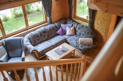 Ein Sitzbereich in der Unterkunft Chalet in Fügen near Spieljochbahn Lift