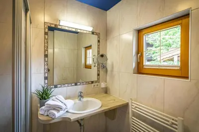 Ein Badezimmer in der Unterkunft Chalet in Fügen near Spieljochbahn Lift