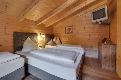 Ein Bett oder Betten in einem Zimmer der Unterkunft Chalet in Fügen near Spieljochbahn