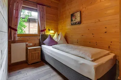 Ein Bett oder Betten in einem Zimmer der Unterkunft Chalet in Fügen near Spieljochbahn