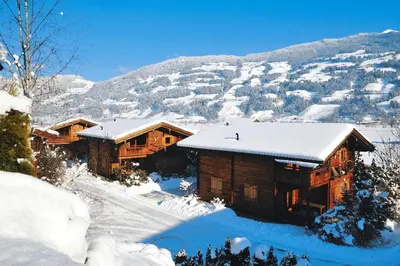 Ein allgemeiner Bergblick oder ein Berglick von des Chalets aus