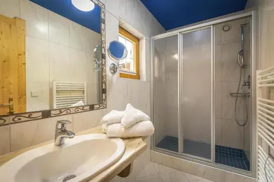Ein Badezimmer in der Unterkunft Chalet in Fügen near Spieljochbahn