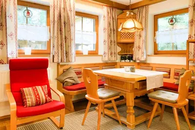 Ein Sitzbereich in der Unterkunft Apartment in Königsleiten with a shared sauna