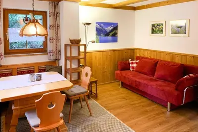 Ein Sitzbereich in der Unterkunft Apartment in Königsleiten with a shared sauna