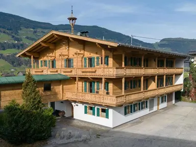 Ein allgemeiner Bergblick oder ein Berglick von der Ferienwohnung aus