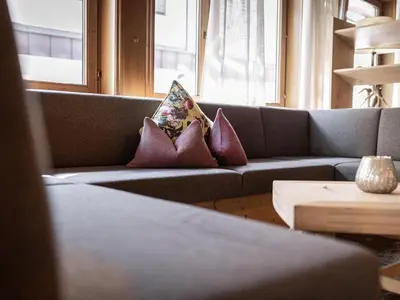 Ein Sitzbereich in der Unterkunft Apartment in Fügen near Spieljoch Ski Lift