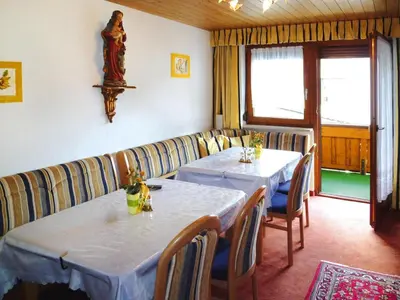Ein Sitzbereich in der Unterkunft Apartment in Fügen with parking space