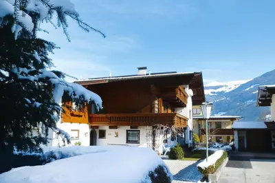 Ein allgemeiner Bergblick oder ein Berglick von der Ferienwohnung aus