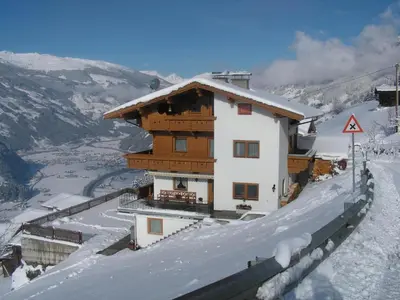 Apartment in Hippach near Horbergbahn im Winter