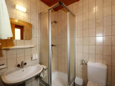 Ein Badezimmer in der Unterkunft Apartment in Hippach near Horbergbahn