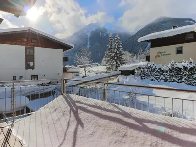 Ein allgemeiner Bergblick oder ein Berglick von des Ferienhauses aus