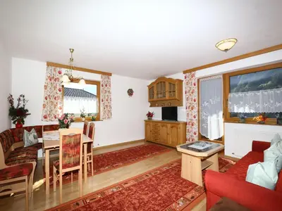 TV/Unterhaltungsangebot in der Unterkunft Apartment in Mayrhofen with a balcony