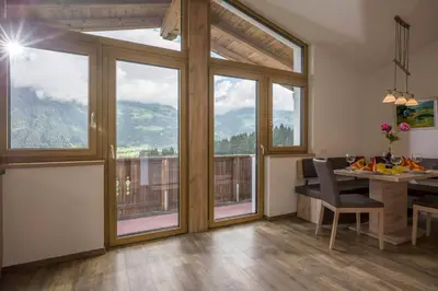 Ein allgemeiner Bergblick oder ein Berglick von der Ferienwohnung aus