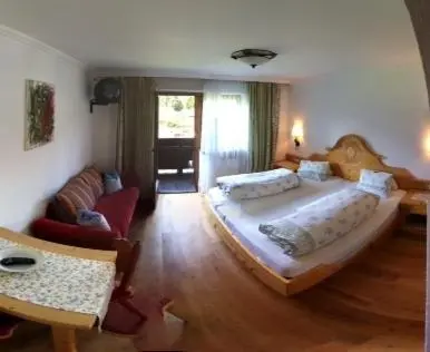 Ein Bett oder Betten in einem Zimmer der Unterkunft Pension Sunnbichl