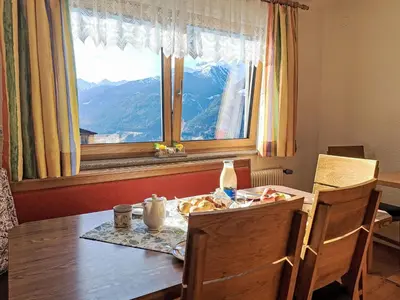 Ein allgemeiner Bergblick oder ein Berglick von der Ferienwohnung aus