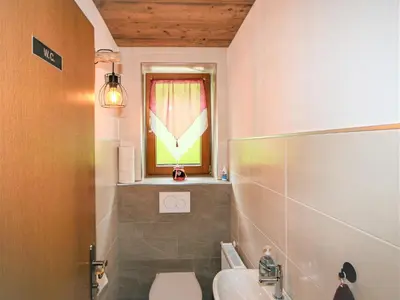 Ein Badezimmer in der Unterkunft Apartment Baumannerhof-1 by Interhome