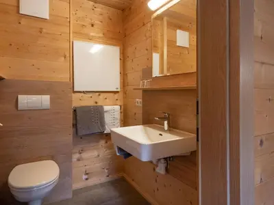 Ein Badezimmer in der Unterkunft Apartment Talbach by Interhome
