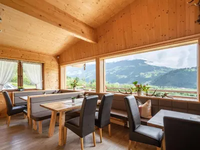 Ein allgemeiner Bergblick oder ein Berglick von der Ferienwohnung aus