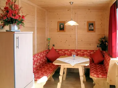 Ein Sitzbereich in der Unterkunft Apartment Moidl by Interhome