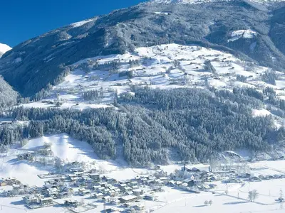 Ein allgemeiner Bergblick oder ein Berglick von der Ferienwohnung aus