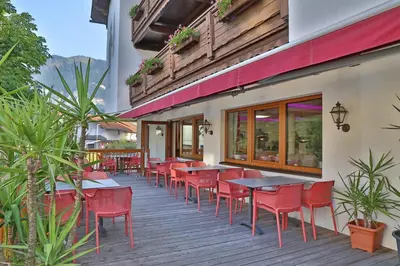 Ein Restaurant oder anderes Speiselokal in der Unterkunft Gasthof Pension Alpenblick