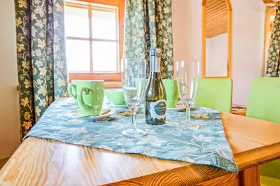Ein Sitzbereich in der Unterkunft Gasthaus Auwirt