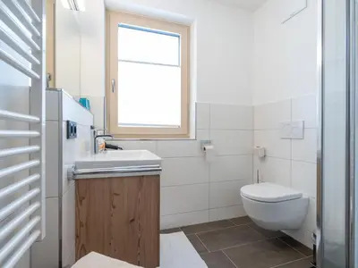 Ein Badezimmer in der Unterkunft Chalet in Saalbach near Ski Lift and Sauna