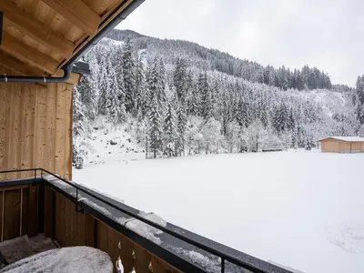 Chalet in Saalbach near Ski Lift and Sauna im Winter