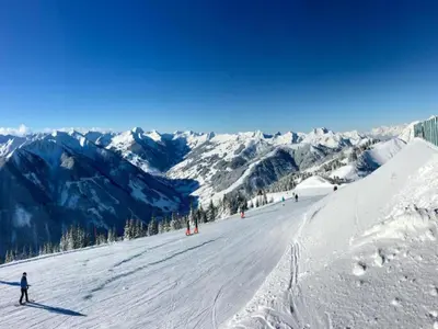 Chalet in Saalbach near Ski Lift and Sauna im Winter