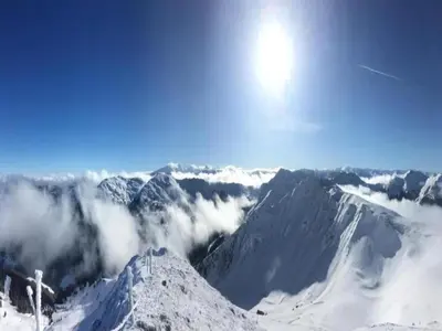 Ein allgemeiner Bergblick oder ein Berglick von der Ferienwohnung aus
