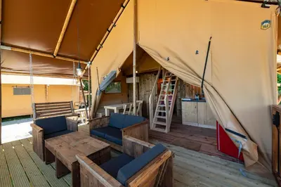 Ein Sitzbereich in der Unterkunft Ferienpark Terrassencamping Süd-See