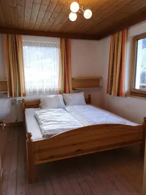 Ein Bett oder Betten in einem Zimmer der Unterkunft Ferienwohnung Schiestl