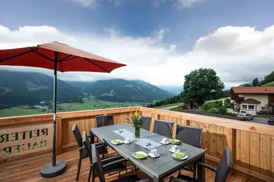 Ein allgemeiner Bergblick oder ein Berglick von der Ferienwohnung aus