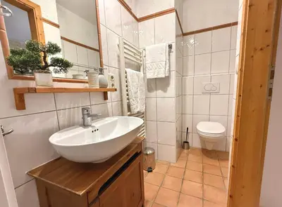 Ein Badezimmer in der Unterkunft SMALL & COZY 2 Bedroom City Apartment by Belle Stay