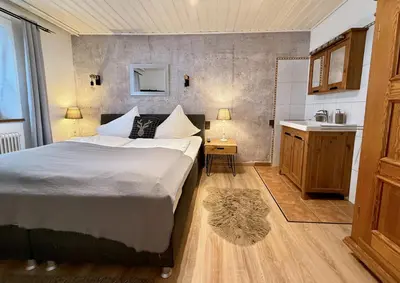 Ein Bett oder Betten in einem Zimmer der Unterkunft SMALL & COZY 2 Bedroom City Apartment by Belle Stay