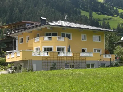 Das Gebäude in dem sich die Ferienwohnung befindet