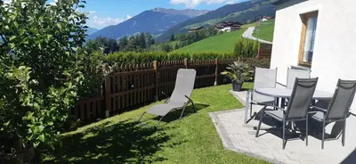 Ein allgemeiner Bergblick oder ein Berglick von der Ferienwohnung aus