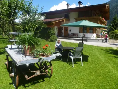 Ein Garten an der Unterkunft Appartement Gredler Martina