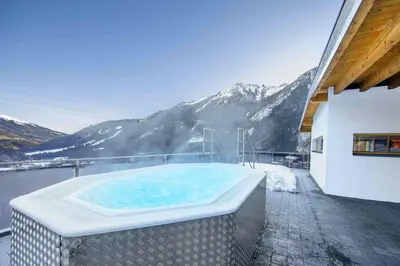 Ein allgemeiner Bergblick oder ein Berglick von des Hotels aus