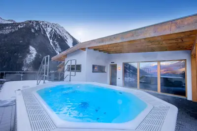 Ein allgemeiner Bergblick oder ein Berglick von des Hotels aus