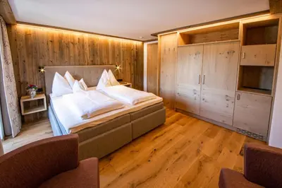 Ein Bett oder Betten in einem Zimmer der Unterkunft Landhotel Föhrenhof Ellmau