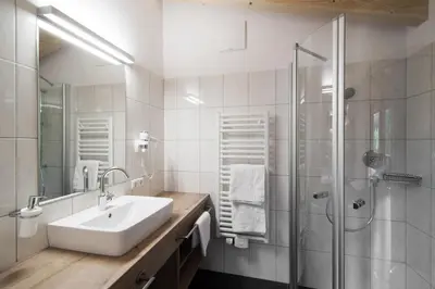Ein Badezimmer in der Unterkunft Landhotel Föhrenhof Ellmau