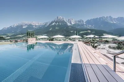 Ein allgemeiner Bergblick oder ein Berglick von des Hotels aus