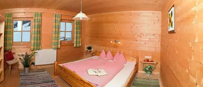 Ein Bett oder Betten in einem Zimmer der Unterkunft Landhaus Schiestl