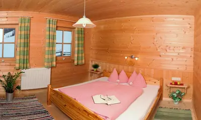 Ein Bett oder Betten in einem Zimmer der Unterkunft Landhaus Schiestl