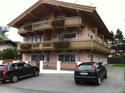 Das Gebäude in dem sich die Ferienwohnung befindet