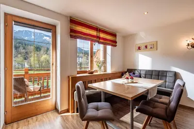 Ein Sitzbereich in der Unterkunft Haus Alpenrose