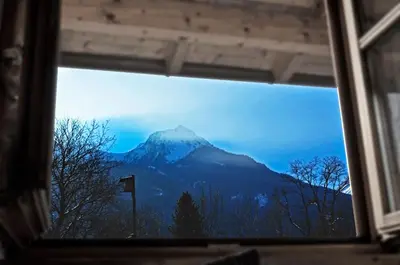 Ein allgemeiner Bergblick oder ein Berglick von der Ferienwohnung aus