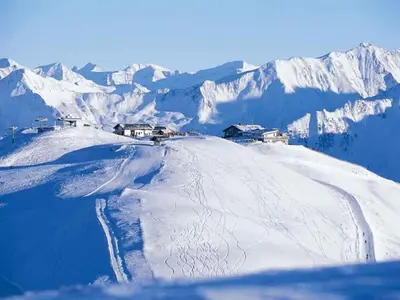 Chalet in Neukirchen near Ski Slopes im Winter