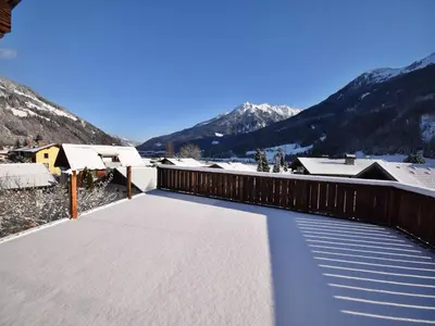Ein allgemeiner Bergblick oder ein Berglick von des Chalets aus